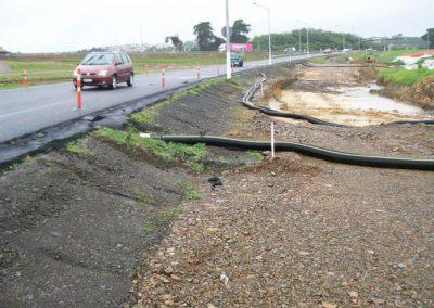 Flume conveying clean water over the works area (Source: SouthernSkies).