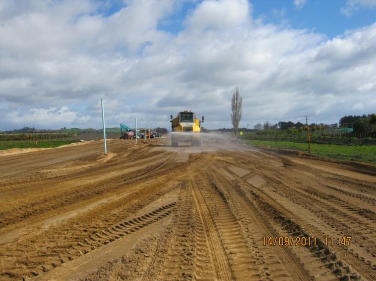 Water cart dampening down the open area—use a wetting agent with the water to increase the tool’s efficiency and effectiveness (Source: Fulton Hogan).